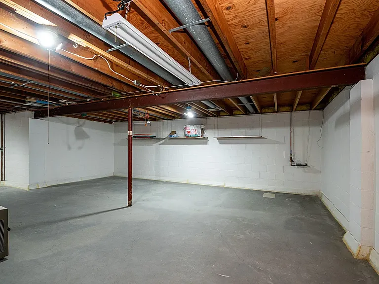 2405 W Carriage Ln — Photo 27