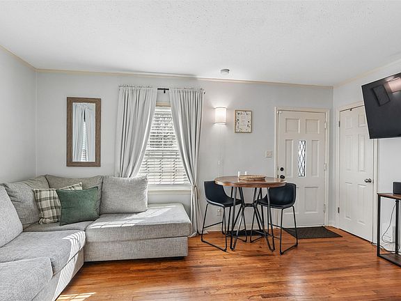 4th image of 5733 College Ave