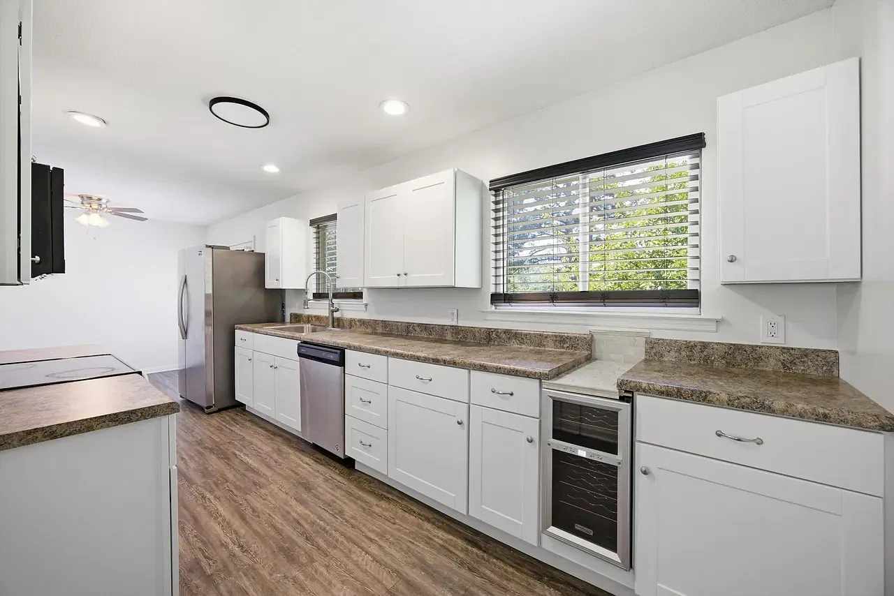 3 bed, 1104 sqft, $1,700 — Photo 3