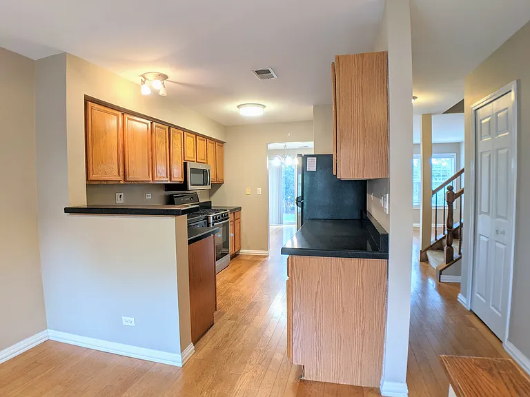 1504 Thornfield Ln — Photo 2