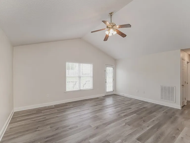 4512 Carol Ct — Photo 6
