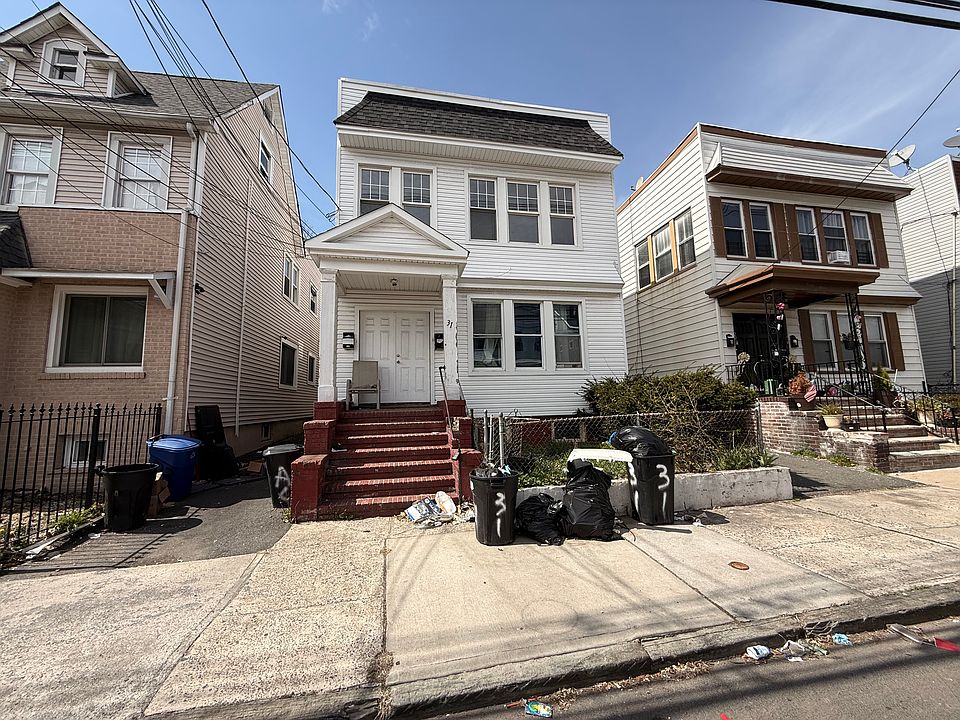 1st image of 31 Aldine St Floor 2