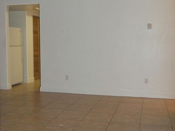 Living room entry to kitchen.