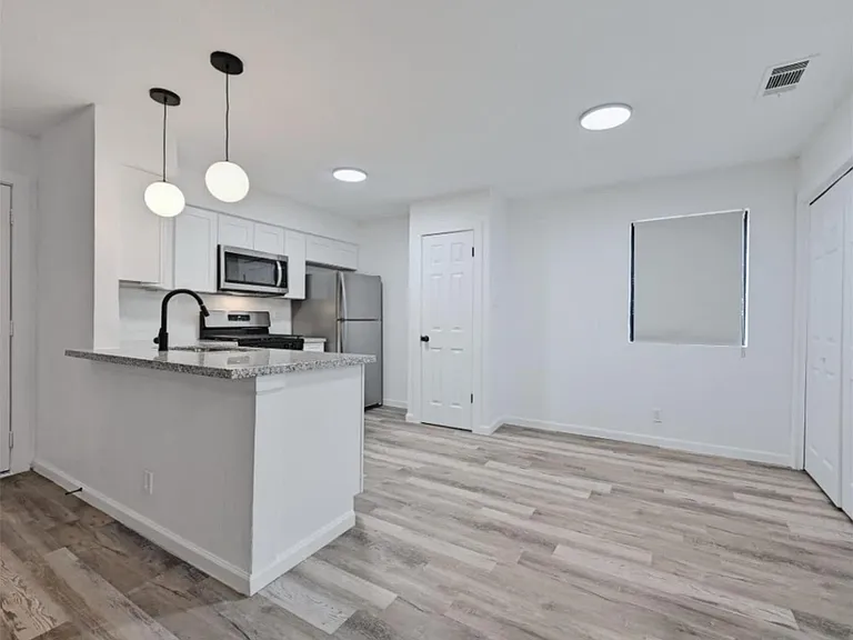 2303 Cedrick Cv #B — Photo 23