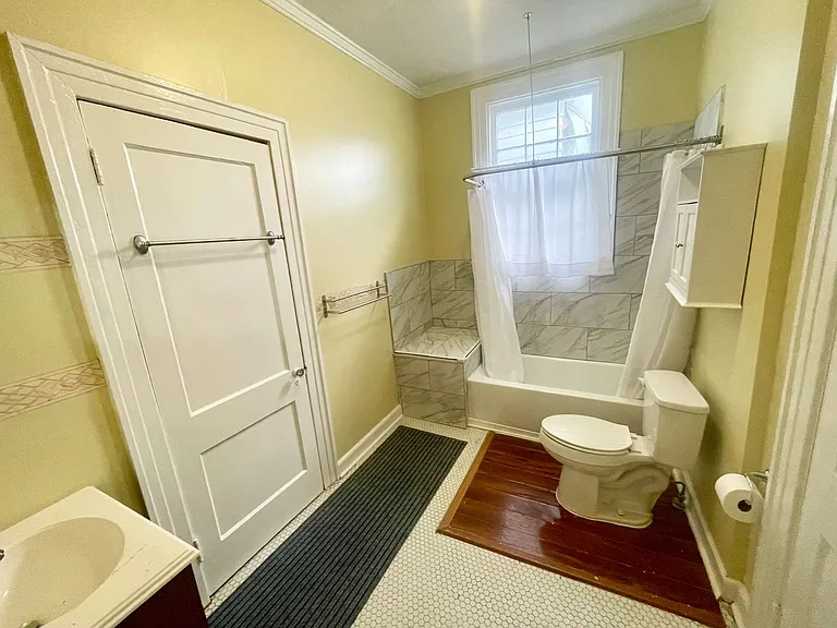 828 Jefferson St — Photo 10