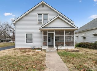 422 W Davis Dr, Nowata, OK 74048