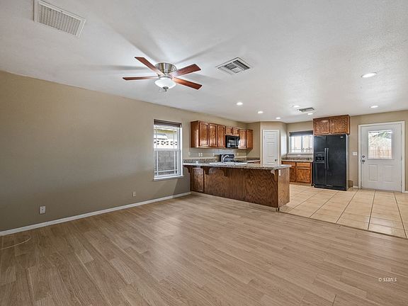 2nd image of 1104 W Coronado Ave