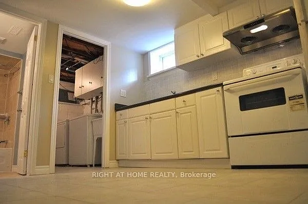 242 Demaine Cres — Photo 14
