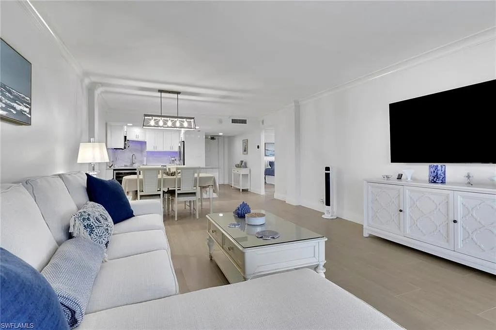 2 bed, 2.0 bath, 1040 sqft, $8,000 — Photo 4