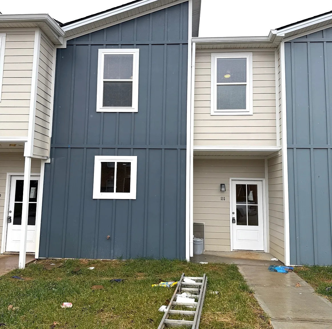 3 bed, 2.5 bath, 1800 sqft, $1,875 — Photo 1