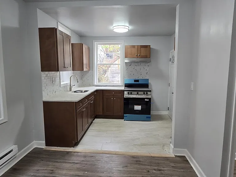 1411 W Loudon St — Photo 14