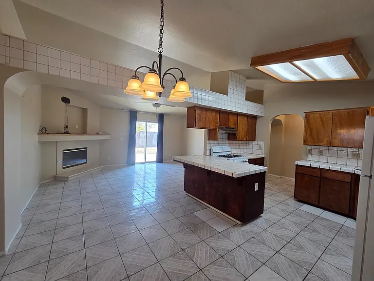 1199 Hawthorn St — Photo 5
