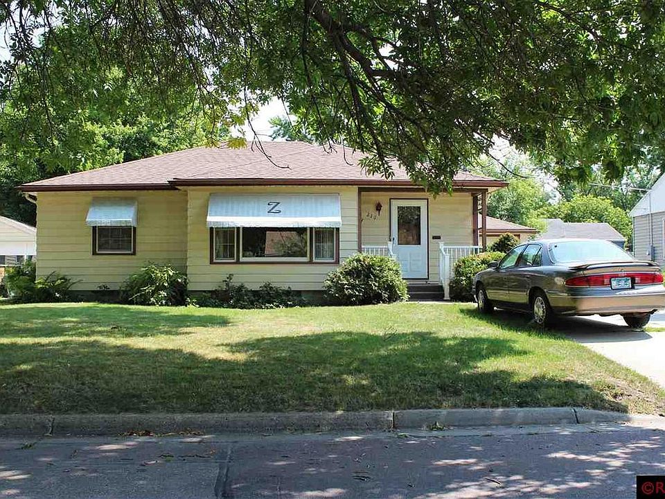 1st image of 211 Ellis Ave