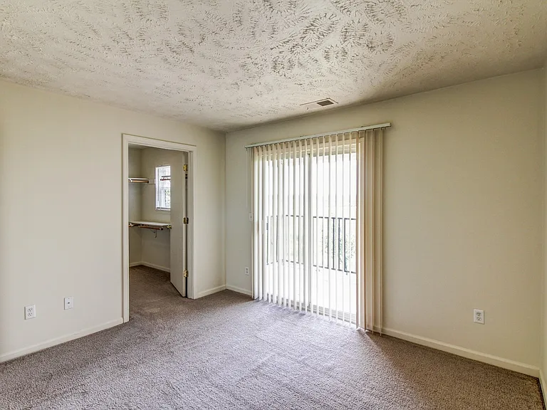 Riverbend Apartment Homes — Photo 8