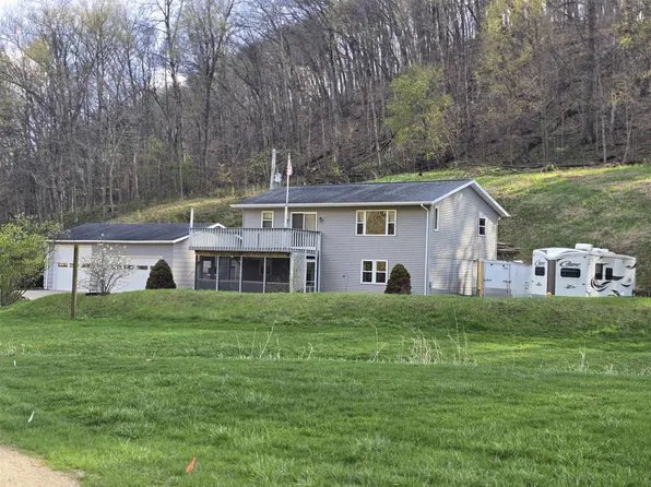 4811 Lynn Hollow Lane, Potosi, WI 53820