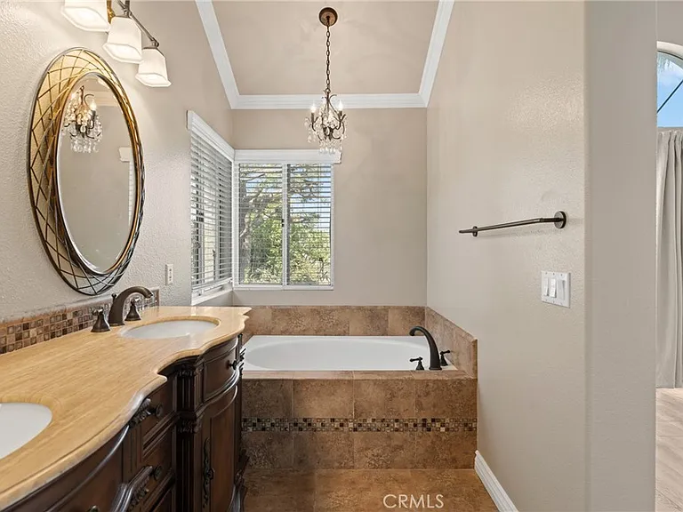 6430 Regents Ct — Photo 26