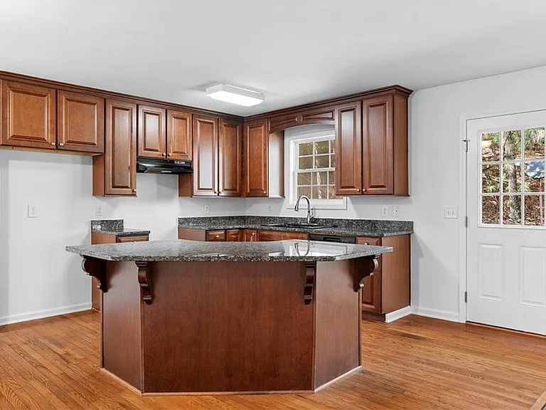 80 Castle Ct — Photo 3