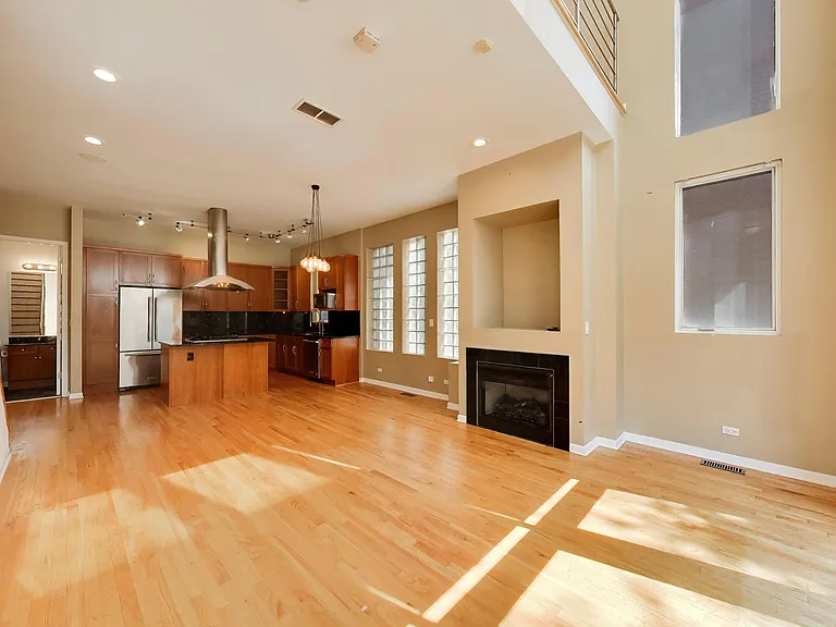 821 N Wood St #1 — Photo 6