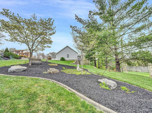 1506 Links View Dr, Salem, VA 24153