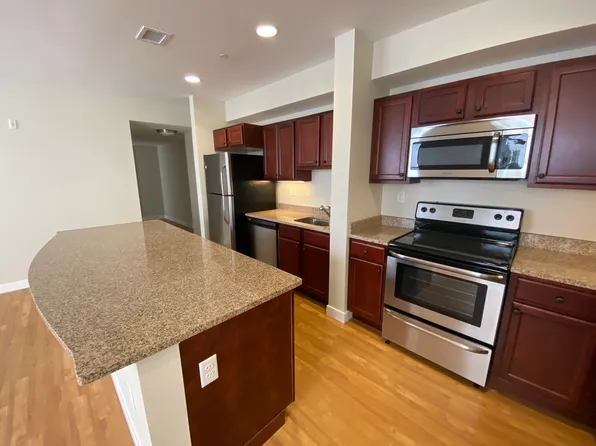 20 Pond St APT 206, Braintree, MA 02184