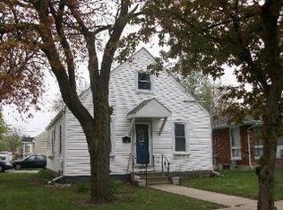 1045 Grove St, Aurora, IL 60505