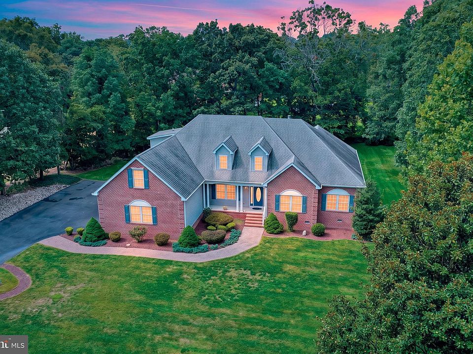 1st image of 9 Sand Pebble Dr