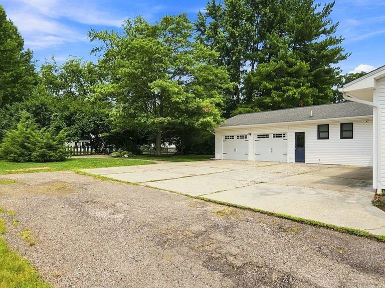 71 Forest Ave — Photo 5