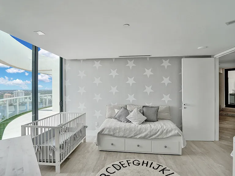 Bedroom1 with ensuite bathroom