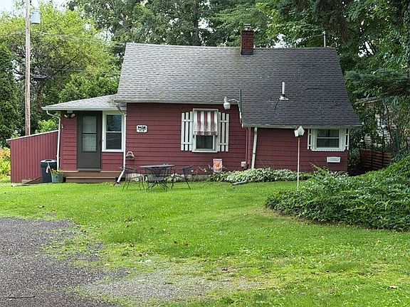 3rd image of 414 Crossfield Rd