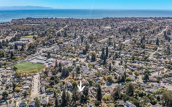 5th image of 424 Escalona Dr