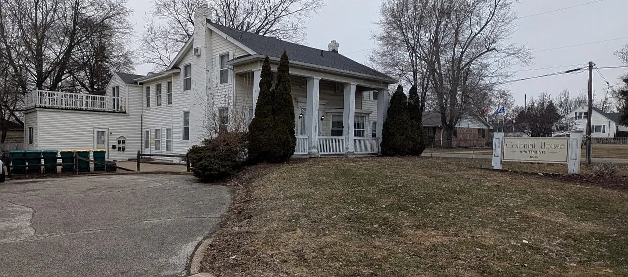 12205 N Saginaw St APT 4 photo 1