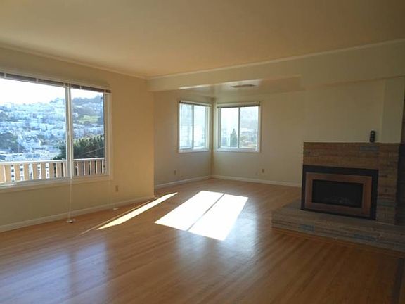 Living rm & Fireplace