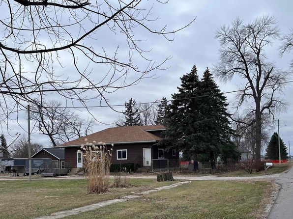 63 Fisher St W, Dougherty, IA 50433