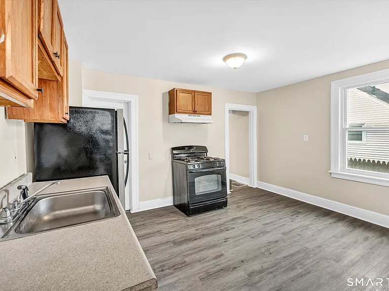 128-130 Sisson St #2 — Photo 12