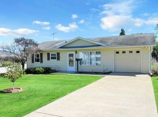 1349 S Deming Ave, Freeport, IL 61032