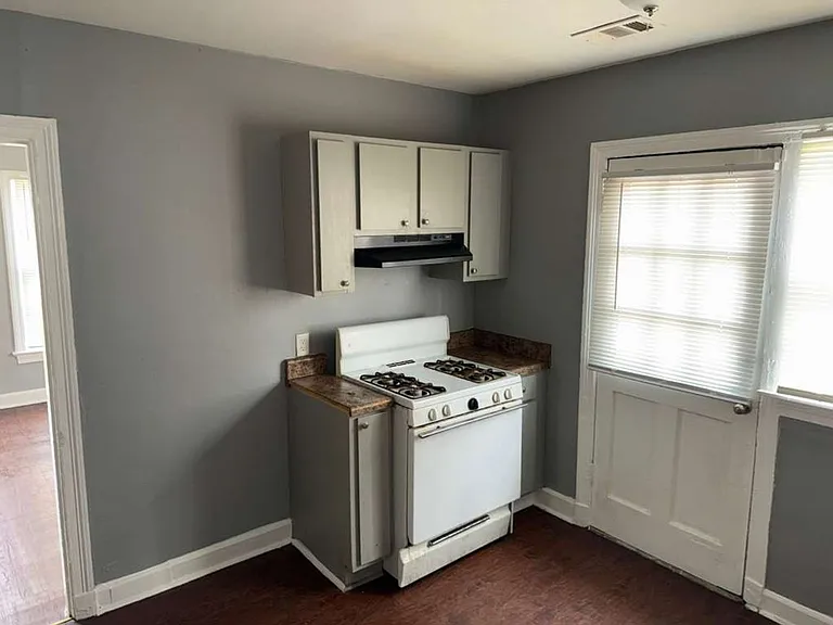 2283 Poe Ave — Photo 5