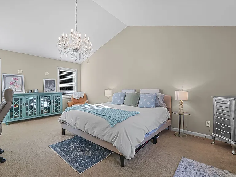 814 Locust St — Photo 3