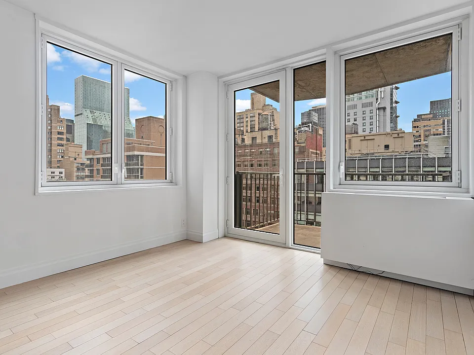 212 E 47th St #20G