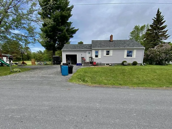 14 Pond St, Presque Isle, ME 04769