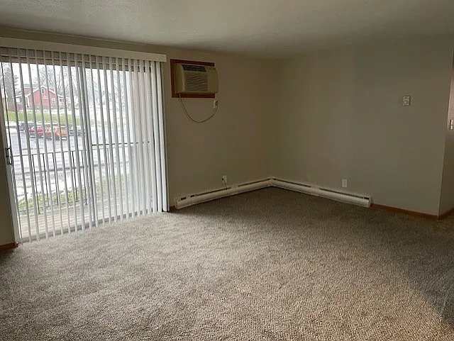 St Charles Court Apartments — Photo 10