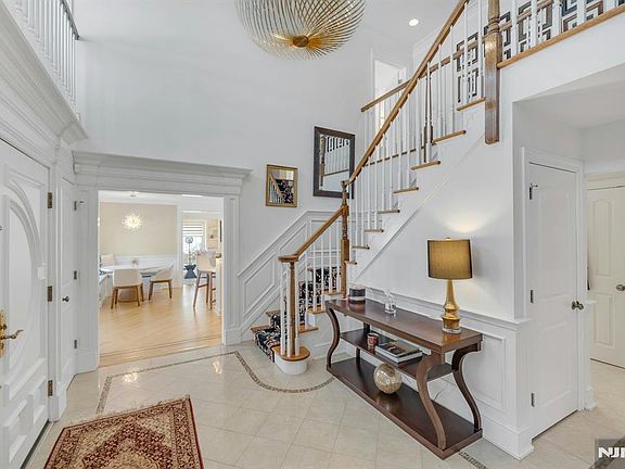 3rd image of 1 Seton Ln