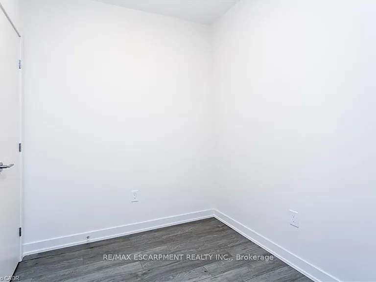212 King William St E #1019 — Photo 12
