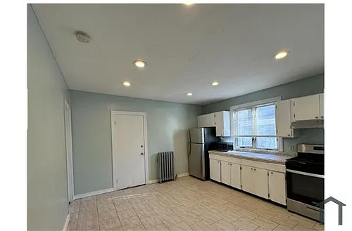 106 Lyme St Photo 1