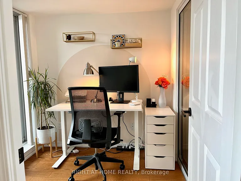 28 Harrison Garden Blvd #1007 — Photo 12