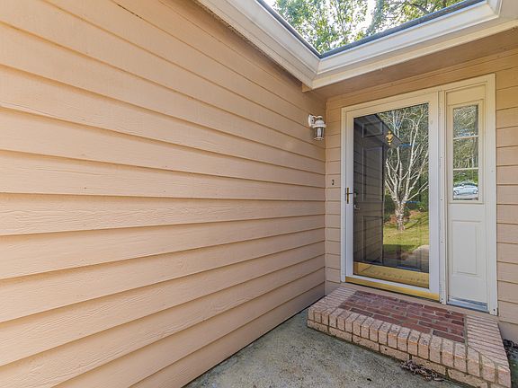 2nd image of 804 NW Riverstone Ln