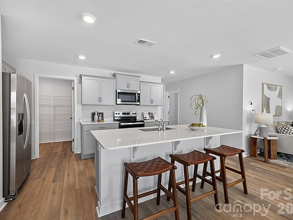 5th image of 2058 10th St SE