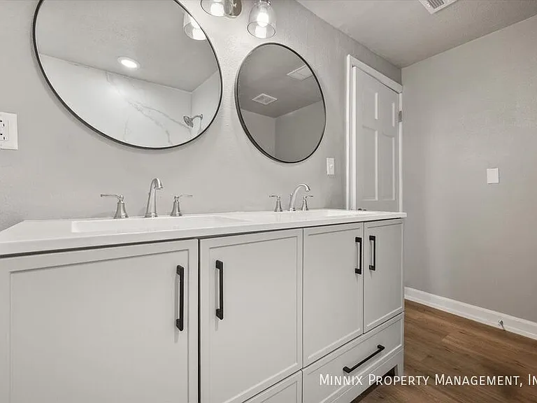 1302 Avenue E #1 — Photo 29