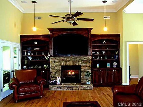 4th image of 414 Sebring Ct