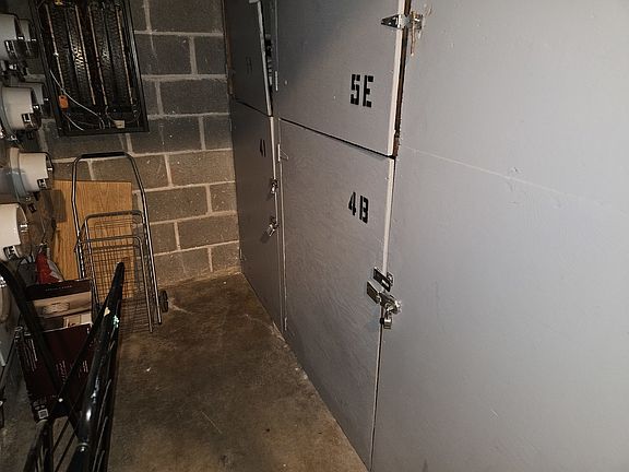 5th image of 2424 W Estes Ave APT 4B