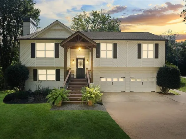 2555 Morgan Lake Dr NE, Marietta, GA 30066
